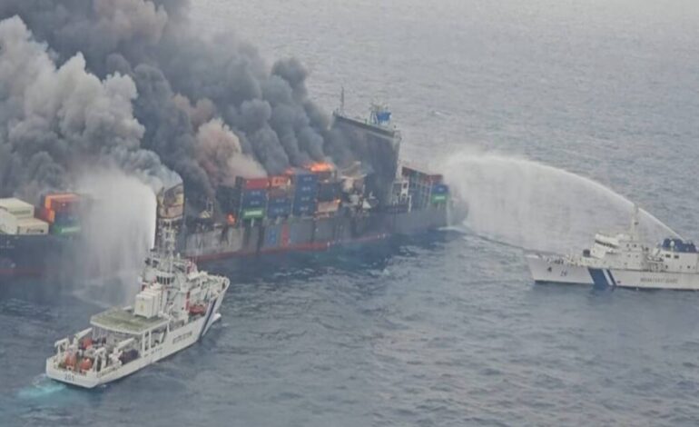 Taiwan-based Ship; കേരളാ തീരത്ത് തീപിടിച്ച തായ് വാനീസ് കമ്പനിയുടെ കപ്പലിന് 15 വർഷത്തെ പഴക്കം