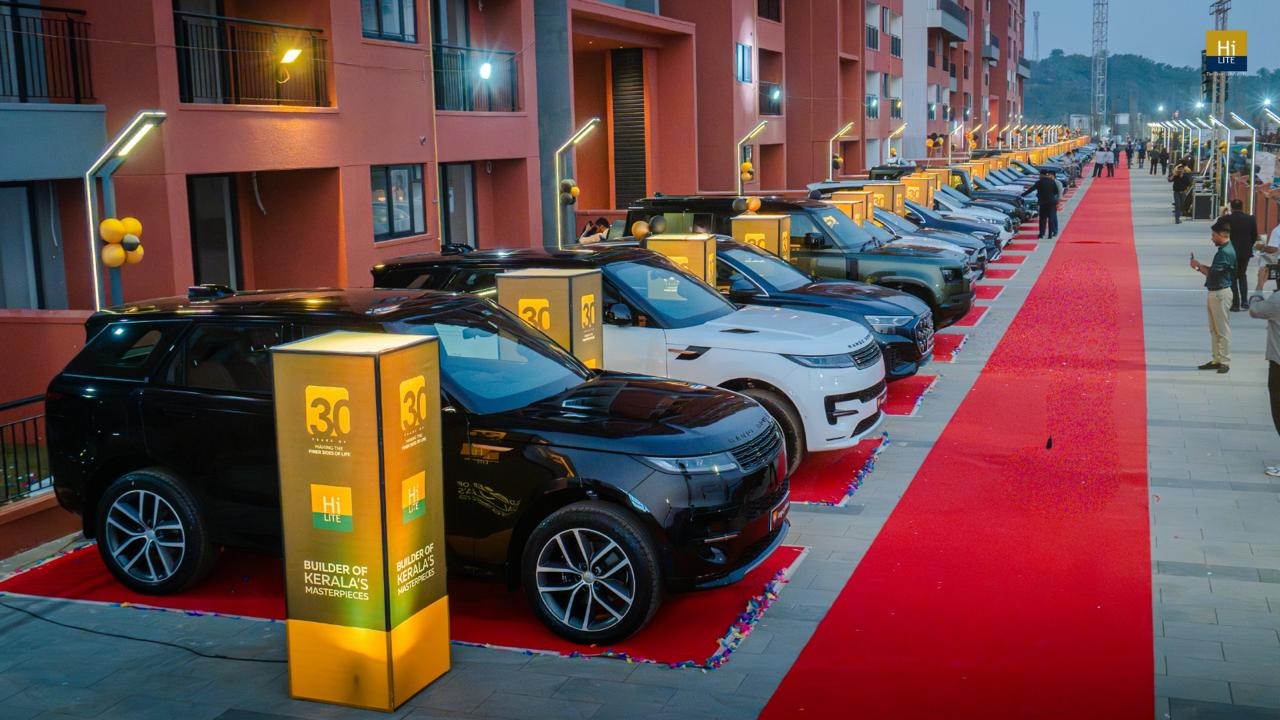 30-ാം വാർഷികാഘോഷം: ജീവനക്കാർക്ക് 20 കോടി രൂപയുടെ 47 കാറുകൾ സമ്മാനിച്ച് ഹൈലൈറ്റ് ഗ്രൂപ്പ്