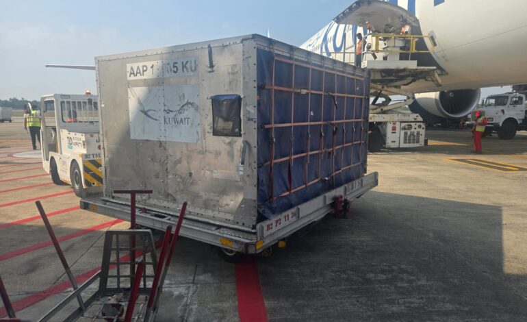 പ്രവാസലോകത്ത് വിഷു കേമമാക്കാൻ ലുലു; കൂടുതൽ വിമാനങ്ങളിൽ ഭക്ഷ്യോത്പന്നങ്ങൾ എത്തിച്ചു