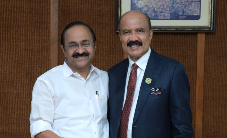 കേരളത്തിന്റെ ആരോഗ്യ-സാമൂഹിക വികസനത്തിന് പൂർണ്ണ പിന്തുണയുമായി ആസ്റ്റർ;മുഖ്യമന്ത്രിയുമായി ഡോ. ആസാദ് മൂപ്പൻ കൂടിക്കാഴ്ച നടത്തി